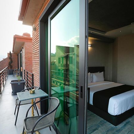 M 1 T Hotel Tbiliszi Kültér fotó