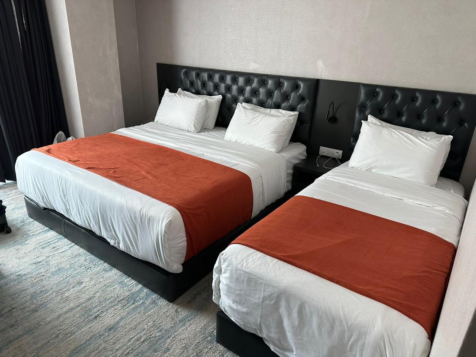 M 1 T Hotel Tbiliszi Kültér fotó
