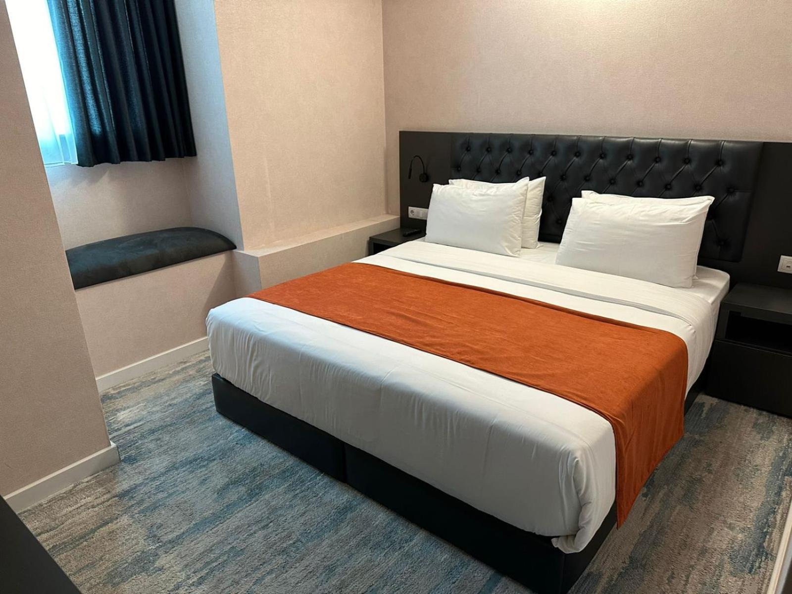 M 1 T Hotel Tbiliszi Kültér fotó