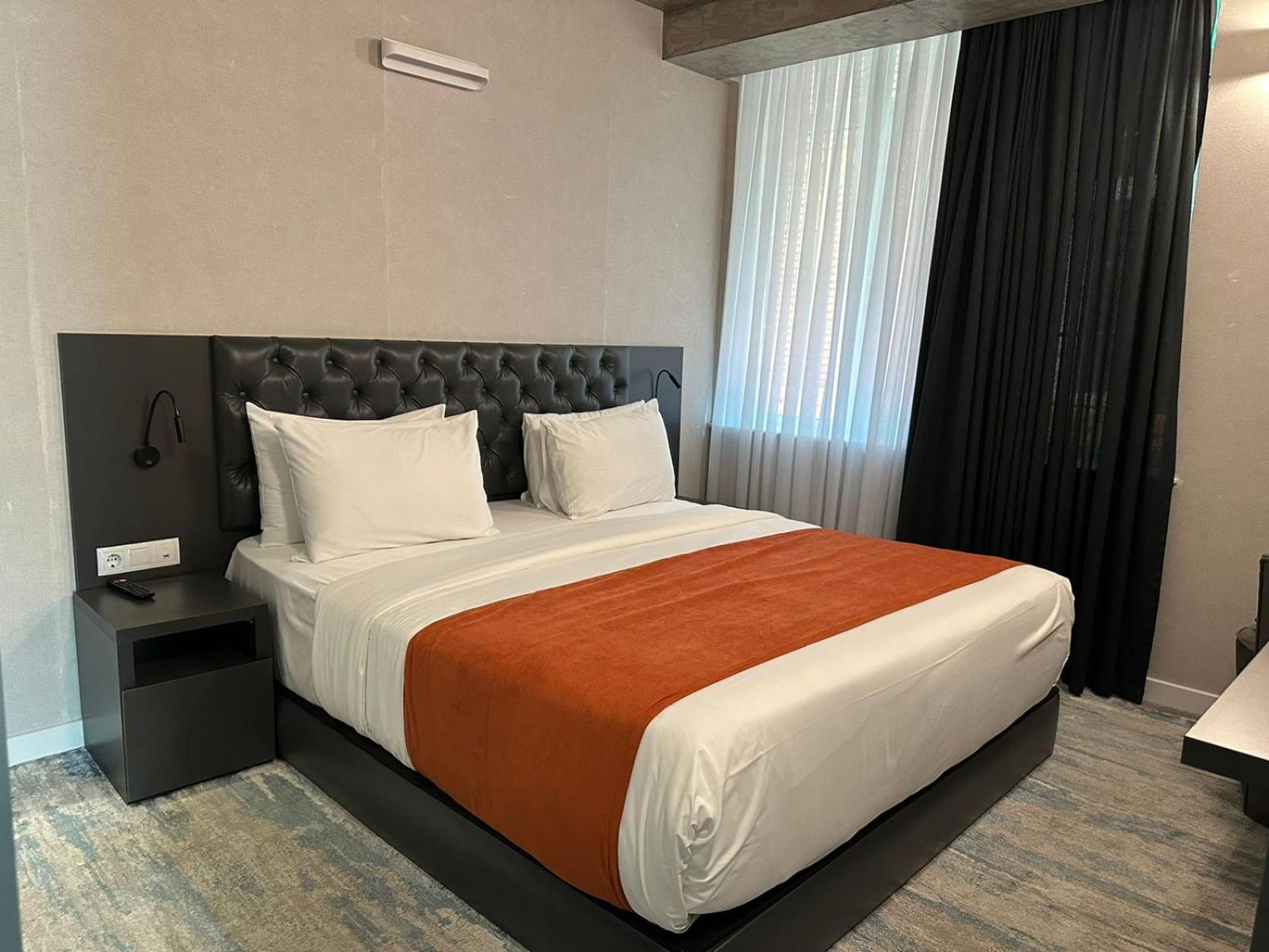 M 1 T Hotel Tbiliszi Kültér fotó