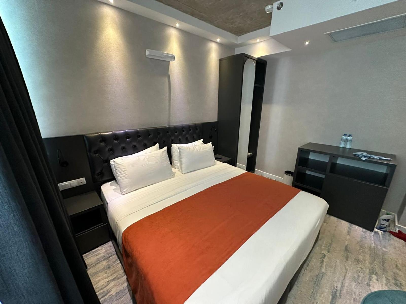 M 1 T Hotel Tbiliszi Kültér fotó