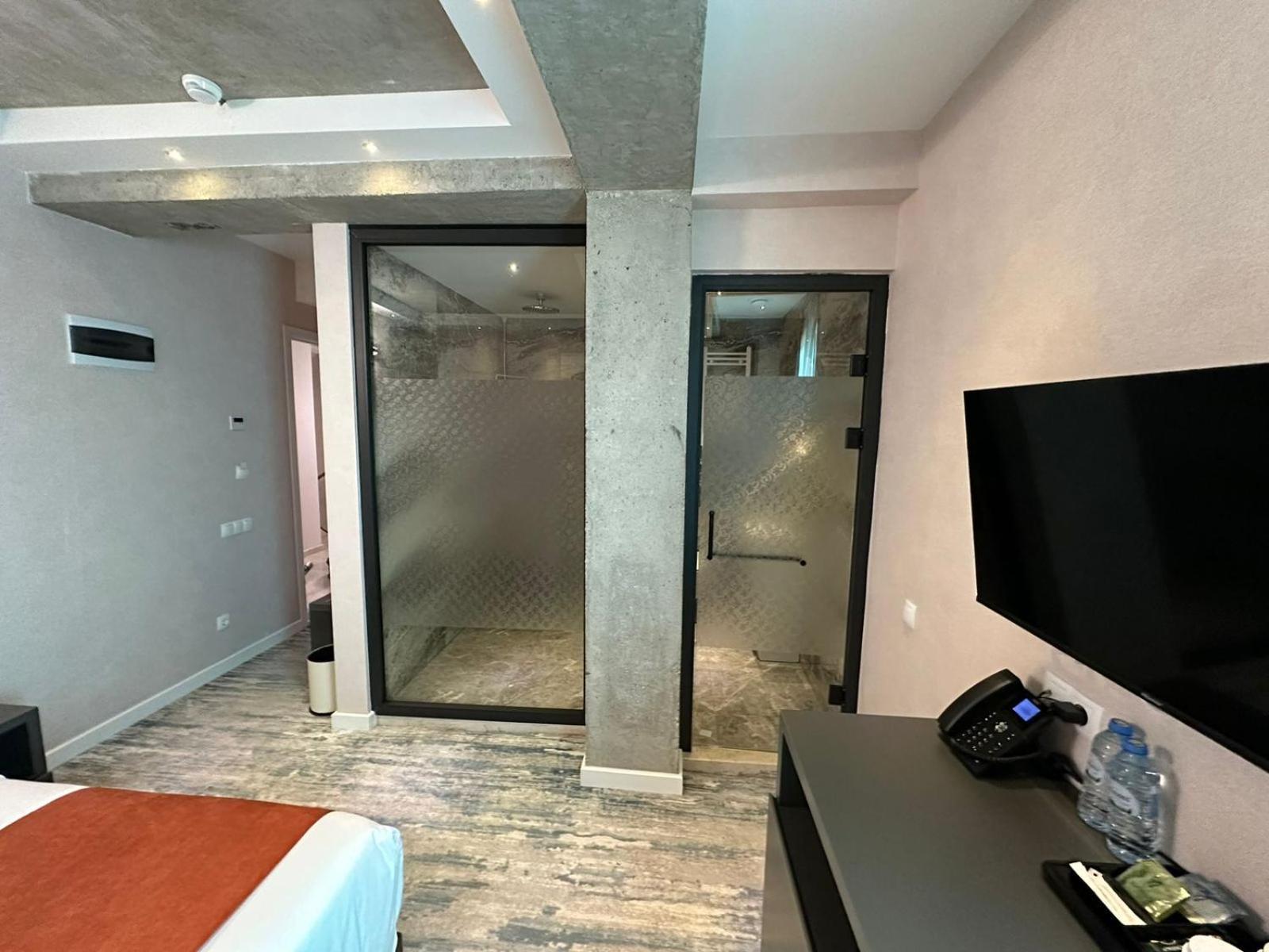 M 1 T Hotel Tbiliszi Kültér fotó
