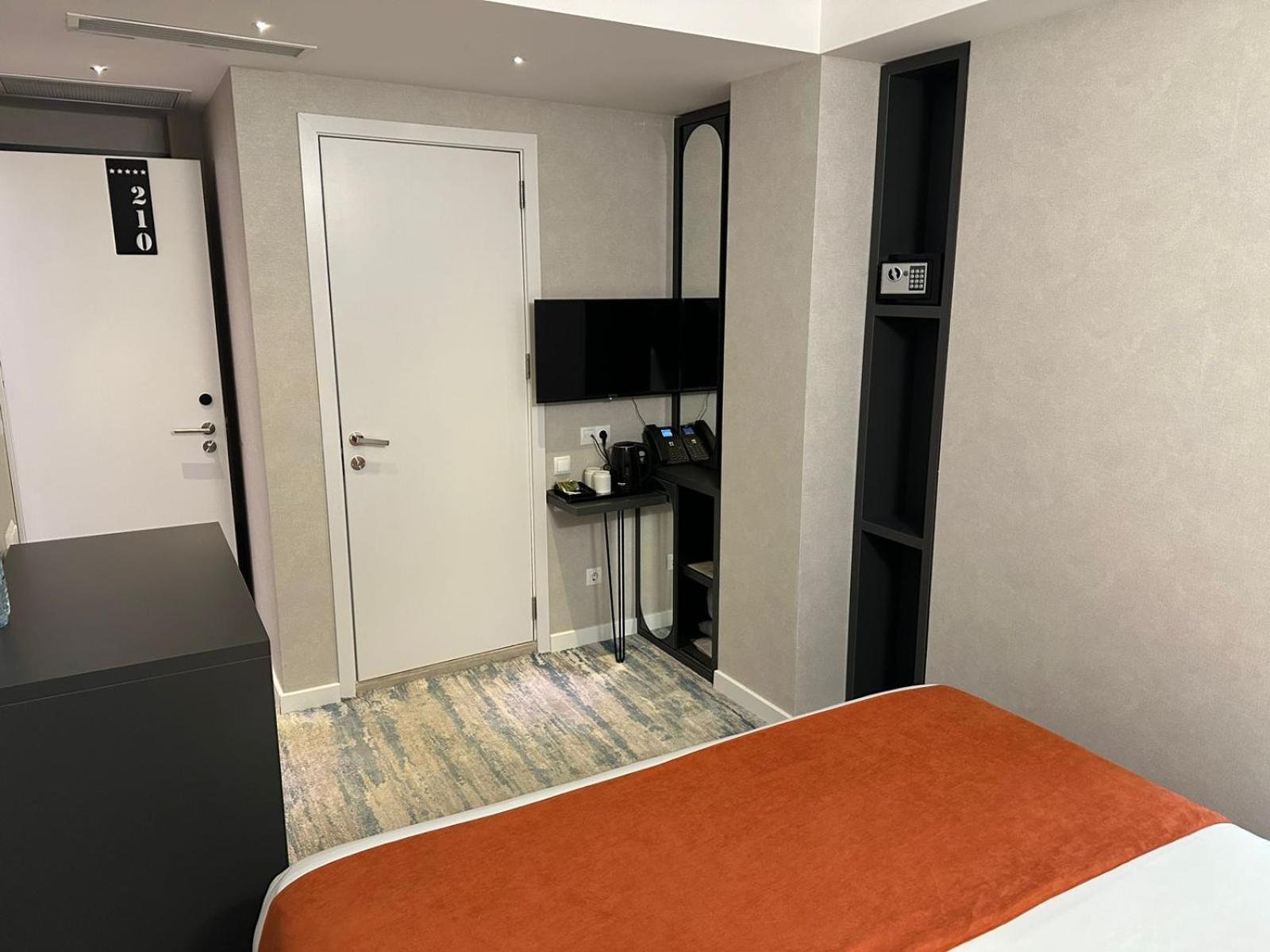 M 1 T Hotel Tbiliszi Kültér fotó