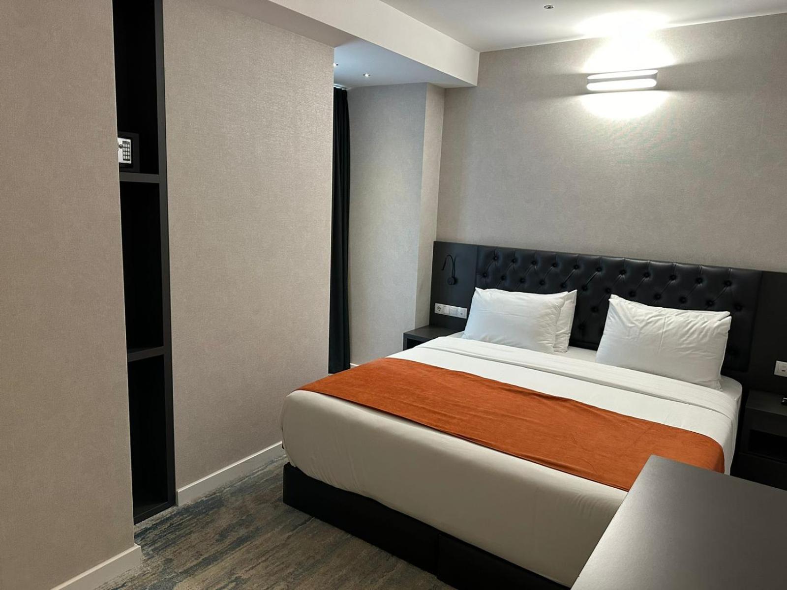 M 1 T Hotel Tbiliszi Kültér fotó
