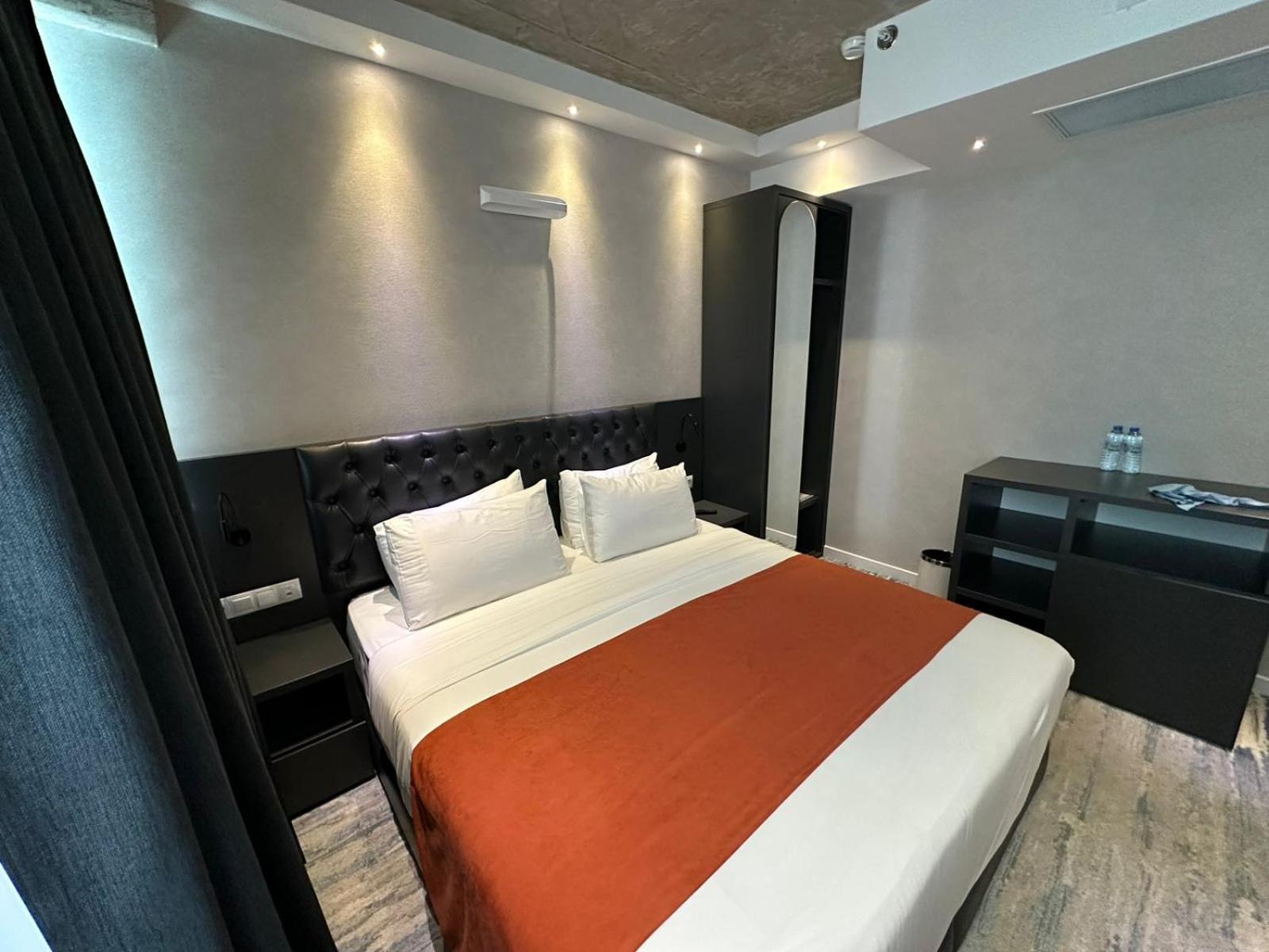 M 1 T Hotel Tbiliszi Kültér fotó
