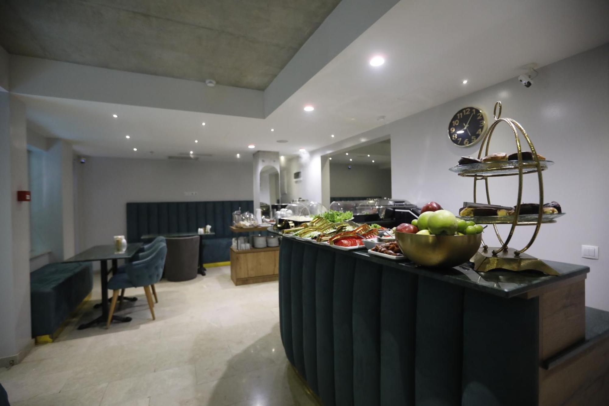 M 1 T Hotel Tbiliszi Kültér fotó