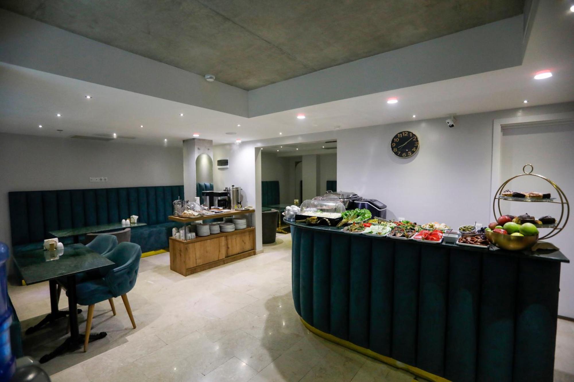 M 1 T Hotel Tbiliszi Kültér fotó