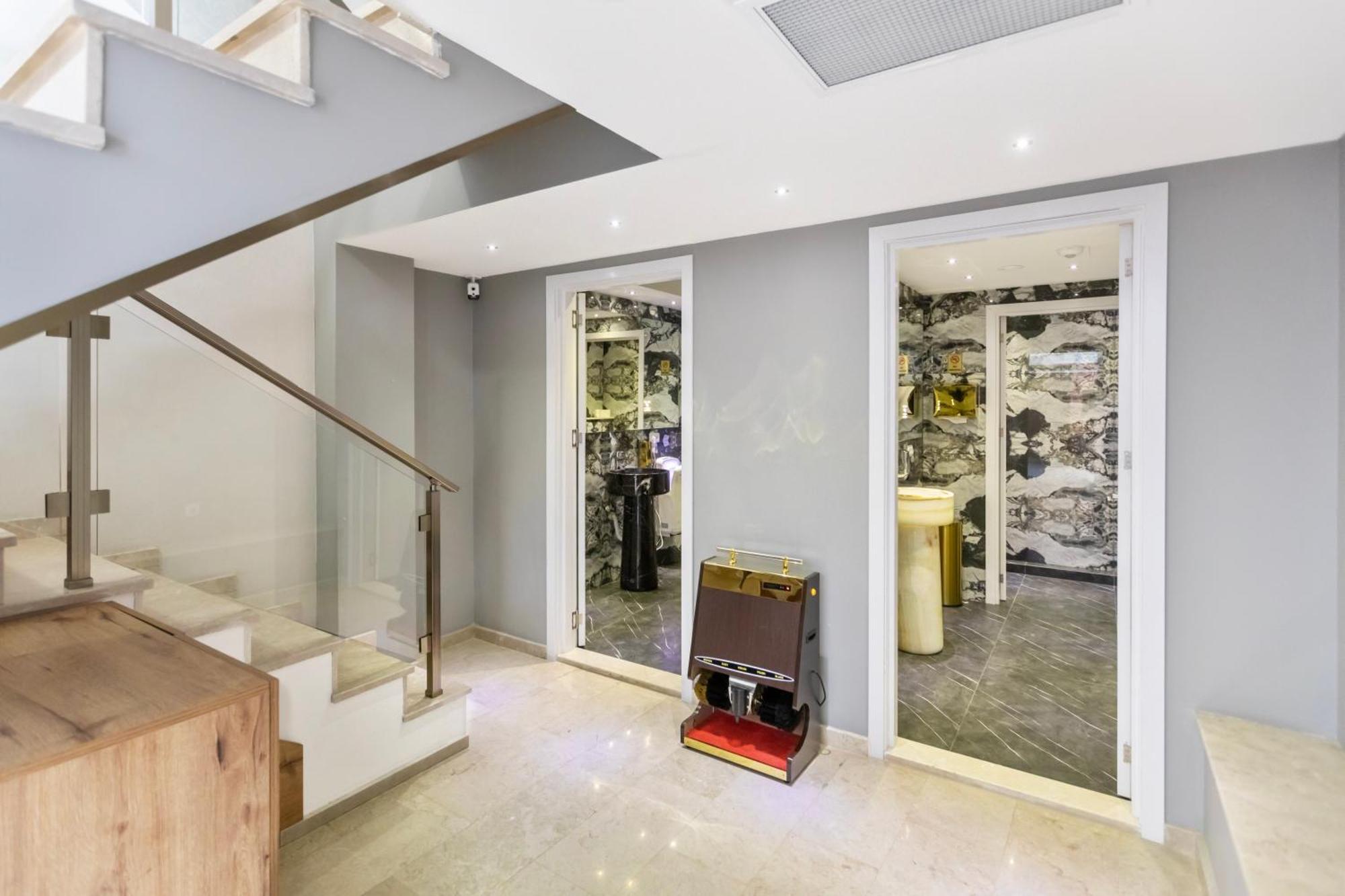 M 1 T Hotel Tbiliszi Kültér fotó