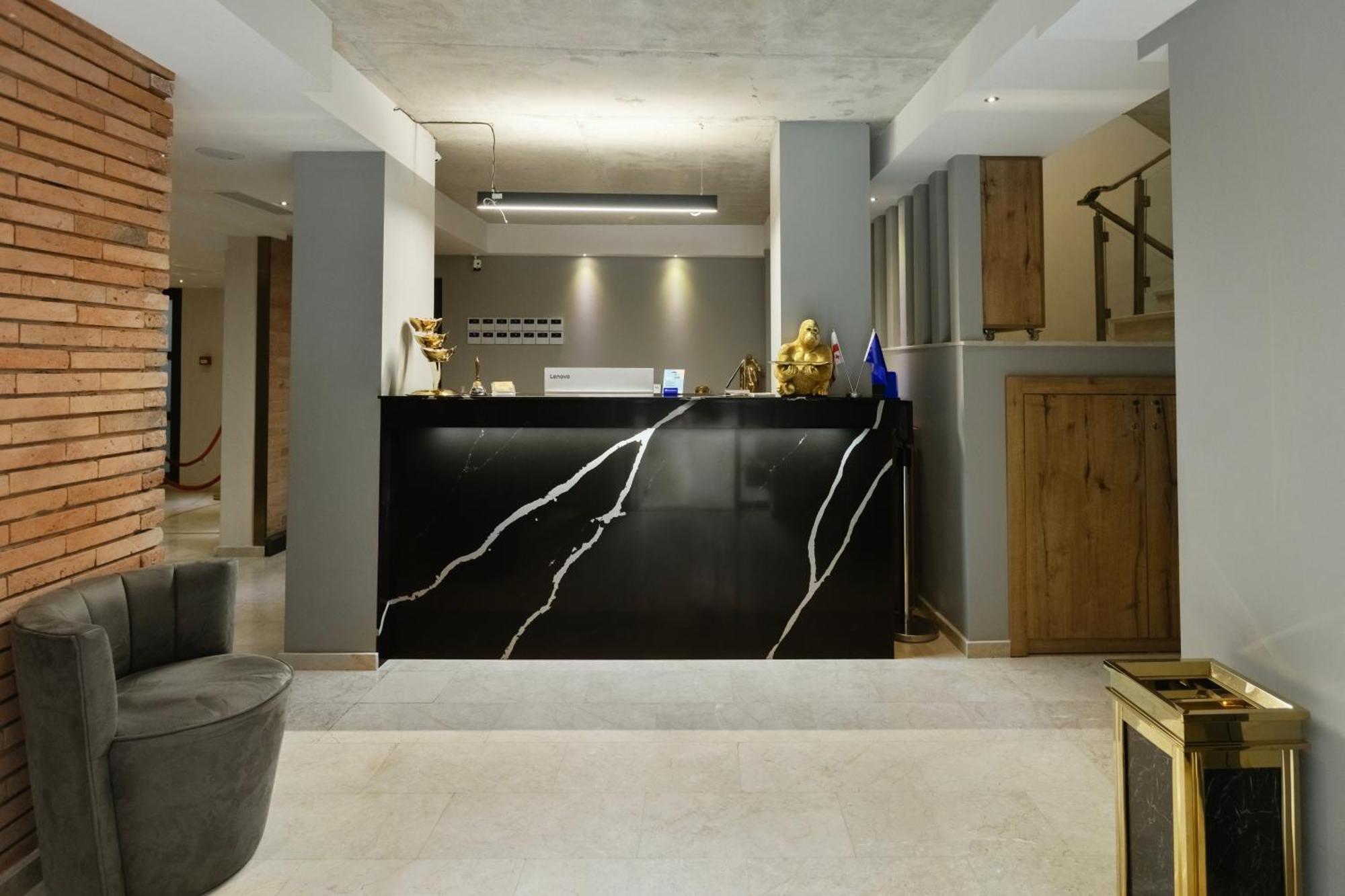 M 1 T Hotel Tbiliszi Kültér fotó