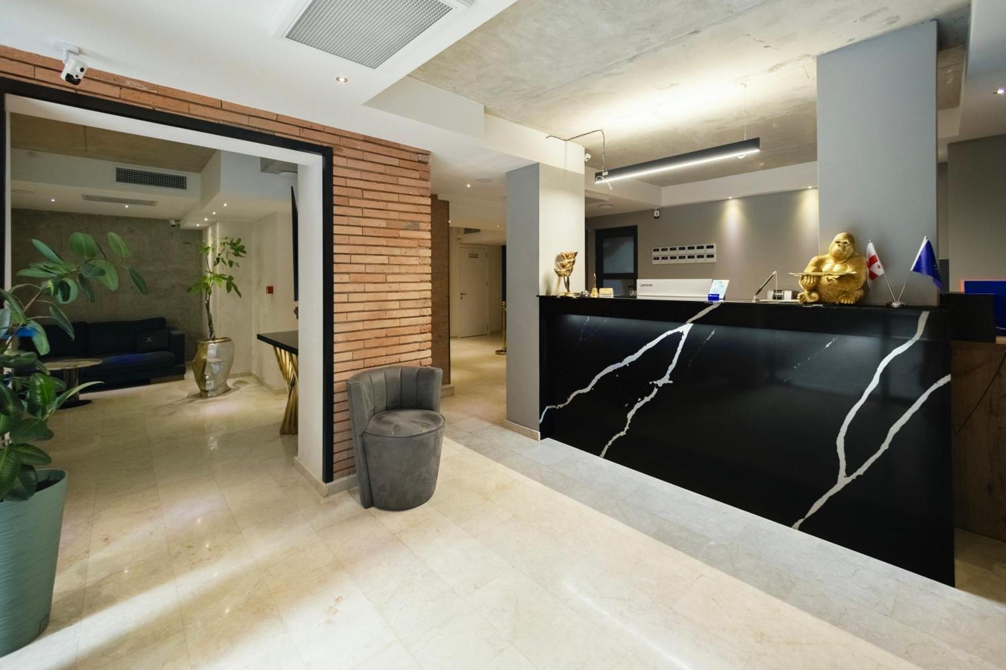 M 1 T Hotel Tbiliszi Kültér fotó