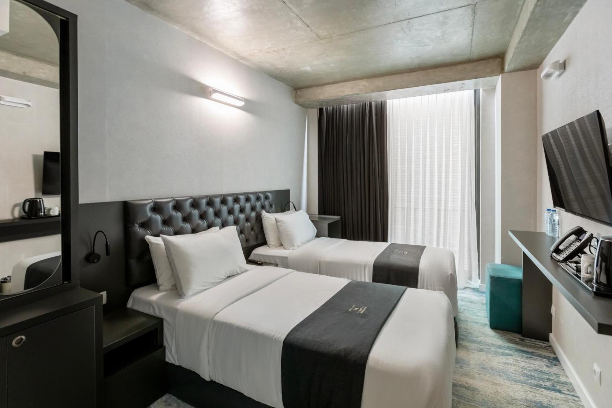 M 1 T Hotel Tbiliszi Kültér fotó