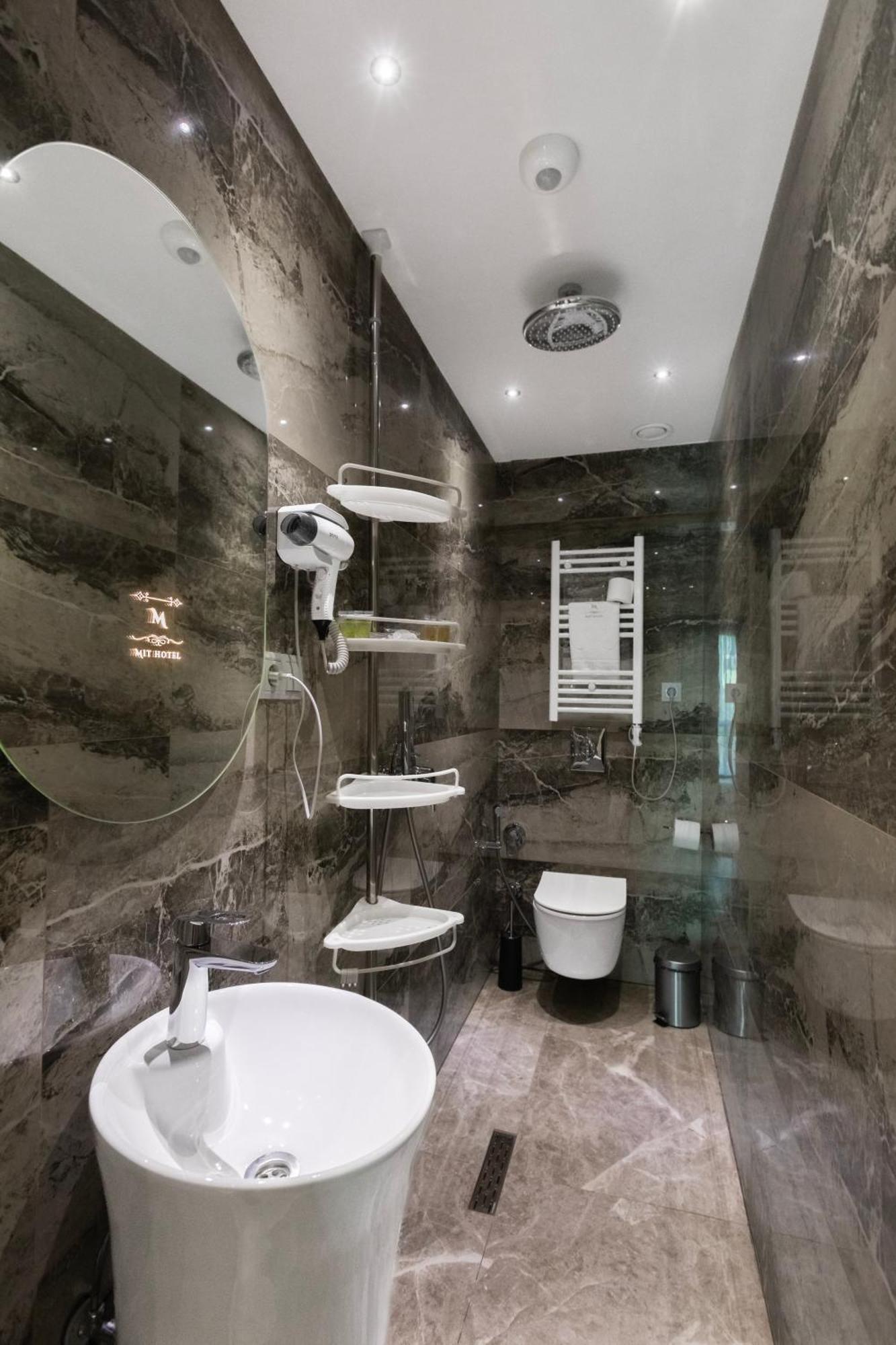 M 1 T Hotel Tbiliszi Kültér fotó