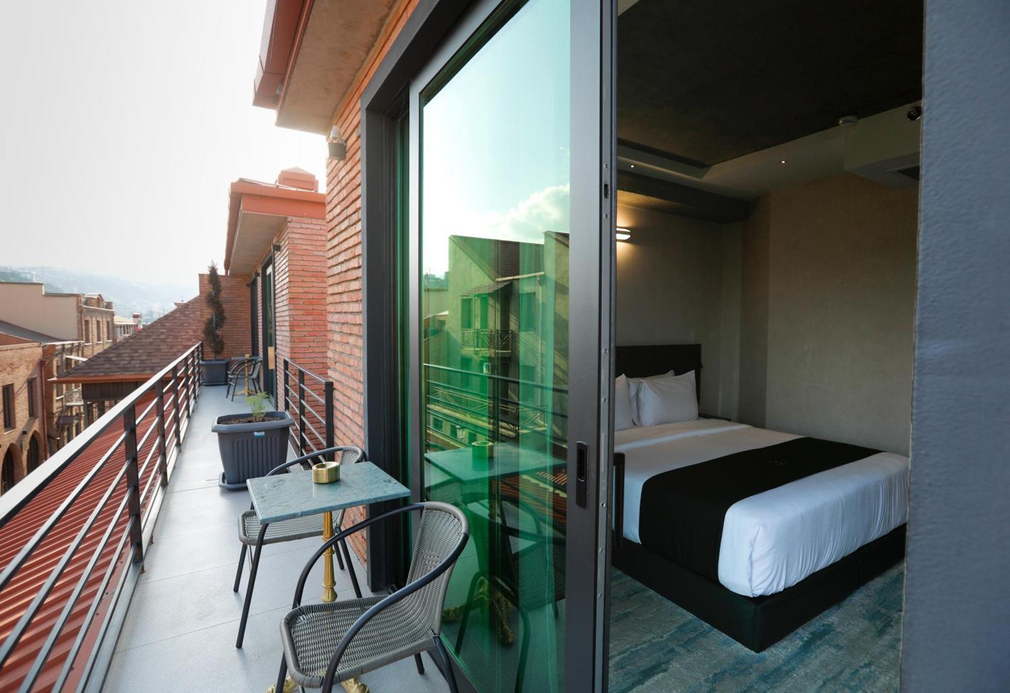 M 1 T Hotel Tbiliszi Kültér fotó