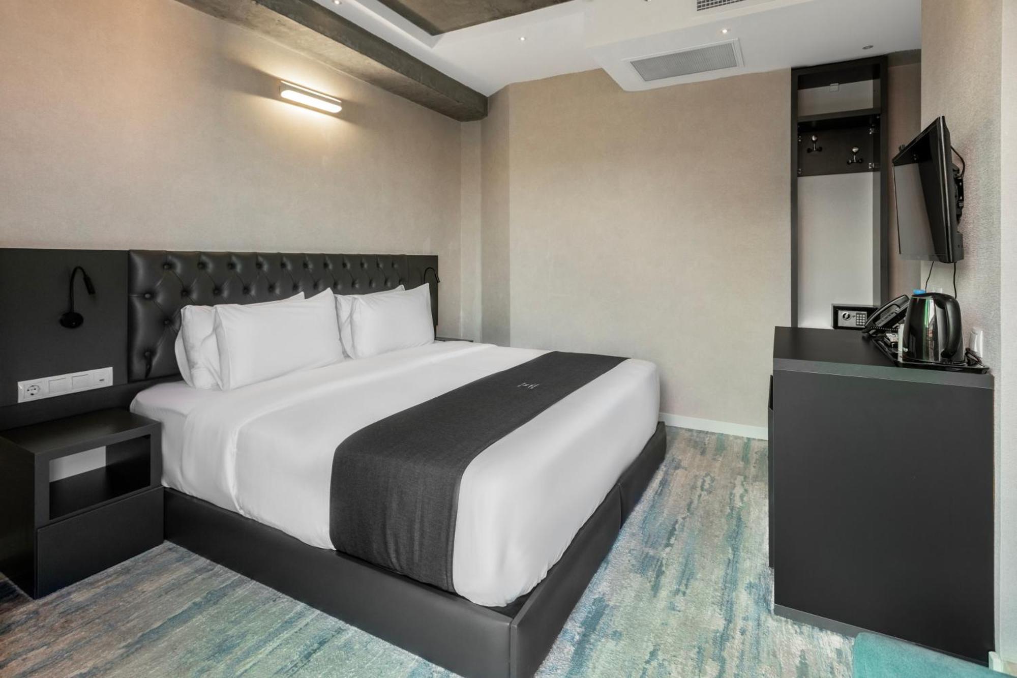 M 1 T Hotel Tbiliszi Kültér fotó