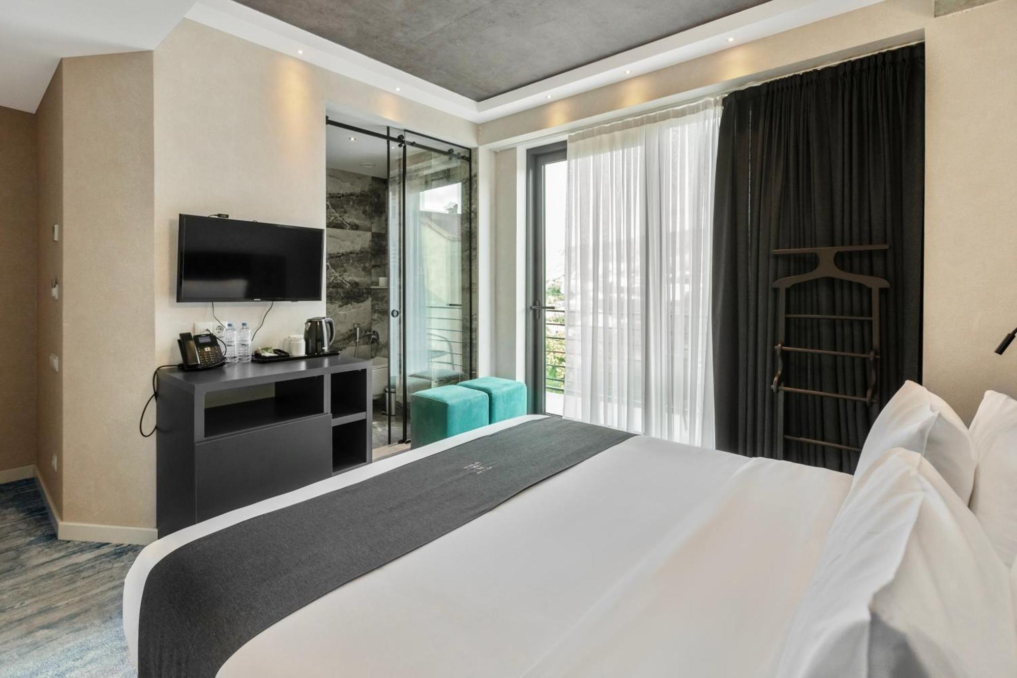 M 1 T Hotel Tbiliszi Kültér fotó
