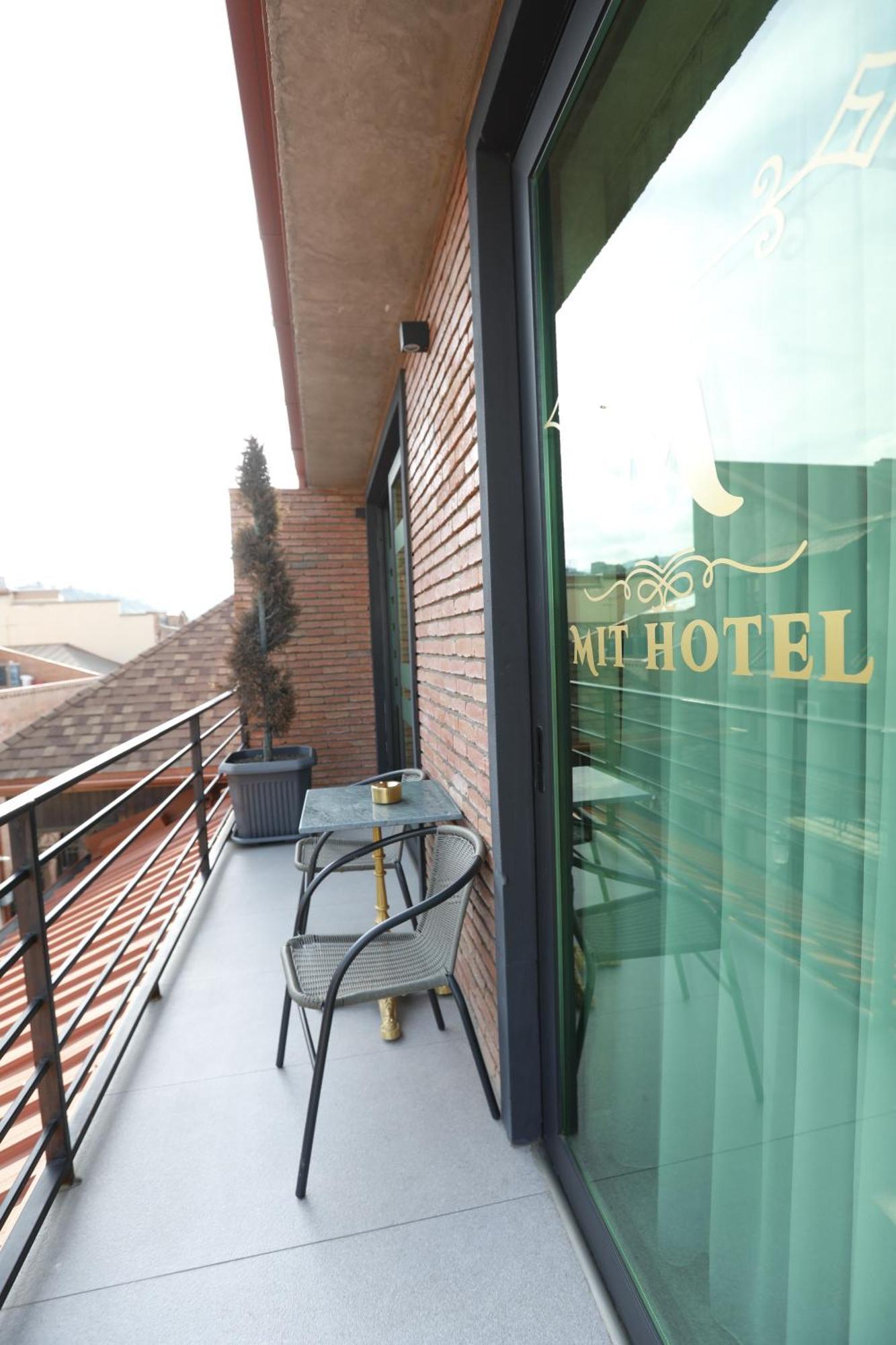 M 1 T Hotel Tbiliszi Kültér fotó