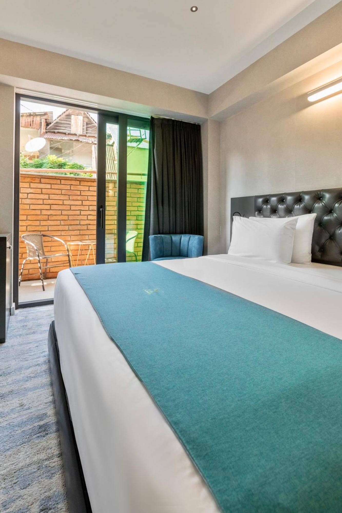 M 1 T Hotel Tbiliszi Kültér fotó