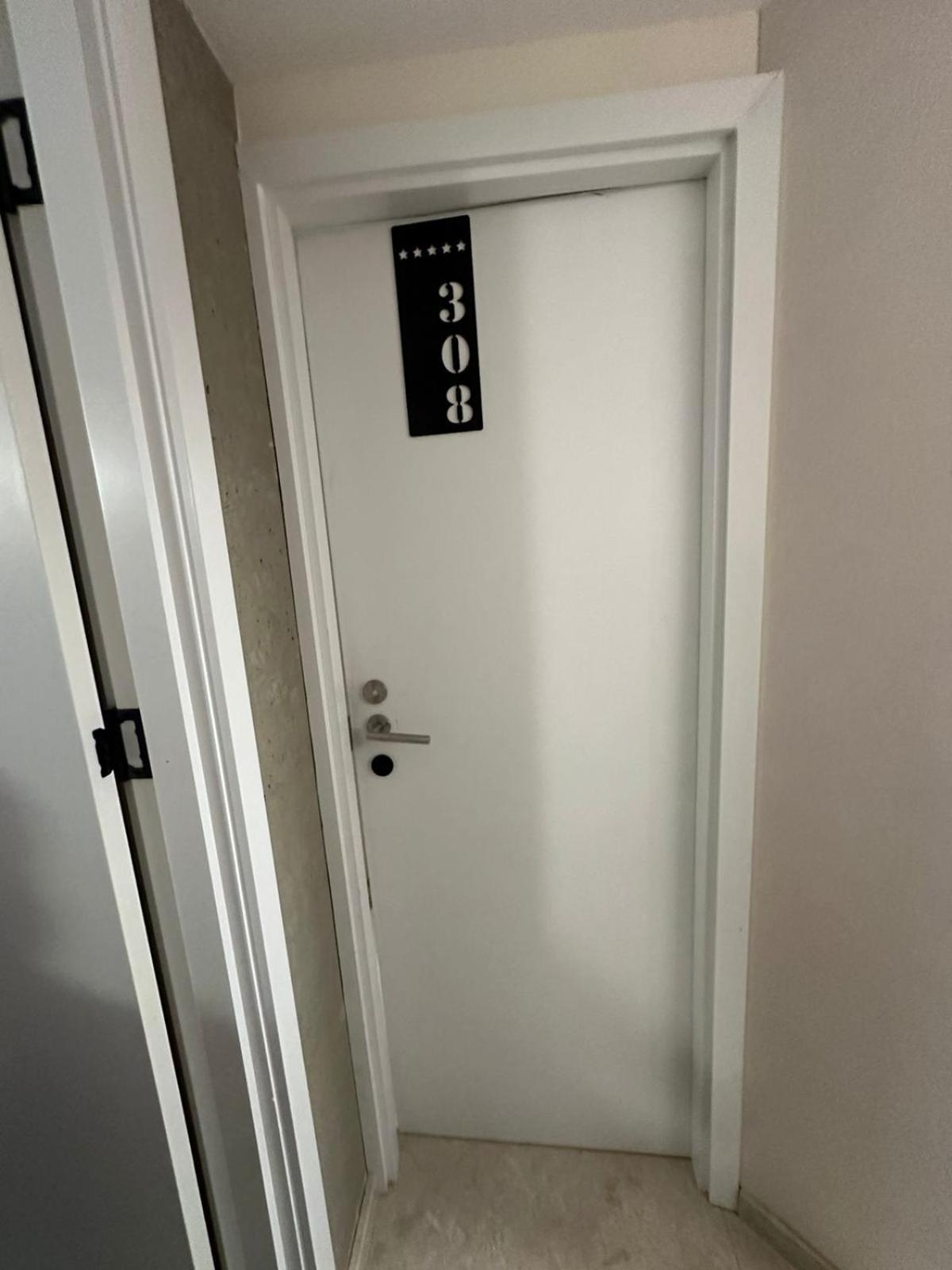 M 1 T Hotel Tbiliszi Kültér fotó