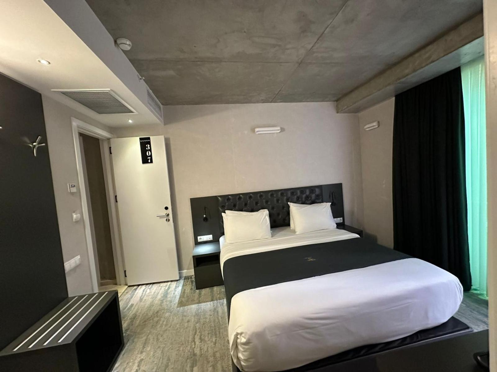 M 1 T Hotel Tbiliszi Kültér fotó