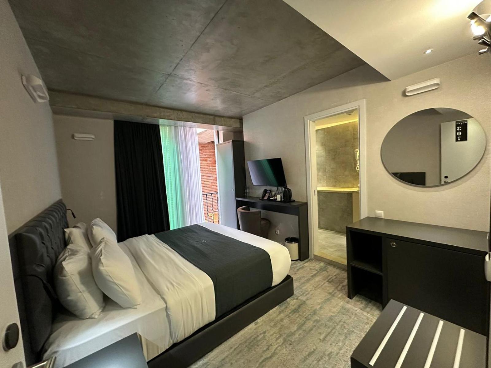 M 1 T Hotel Tbiliszi Kültér fotó